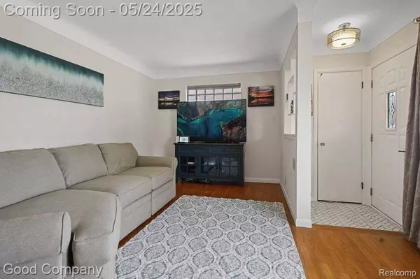 8330 STANLEY Drive, Warren, MI 48093