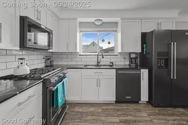 8330 STANLEY Drive, Warren, MI 48093