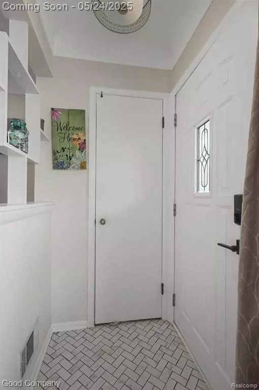 8330 STANLEY Drive, Warren, MI 48093