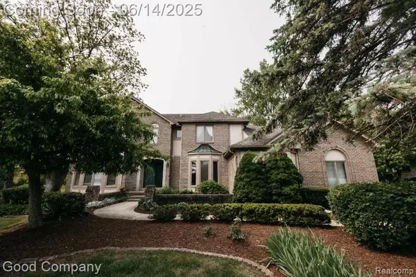 515 Oakbridge Drive, Rochester, MI 48306