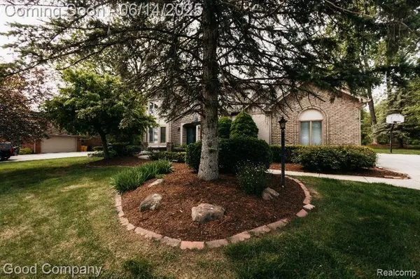 515 Oakbridge Drive, Rochester, MI 48306