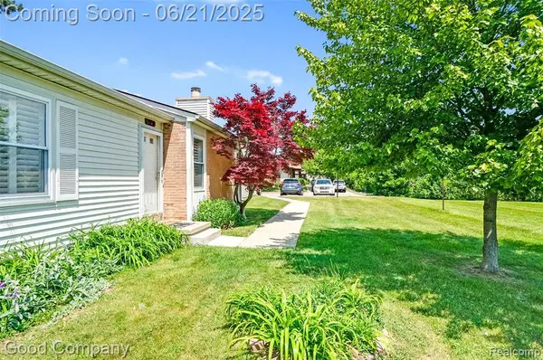 2826 Roundtree Drive, Troy, MI 48083