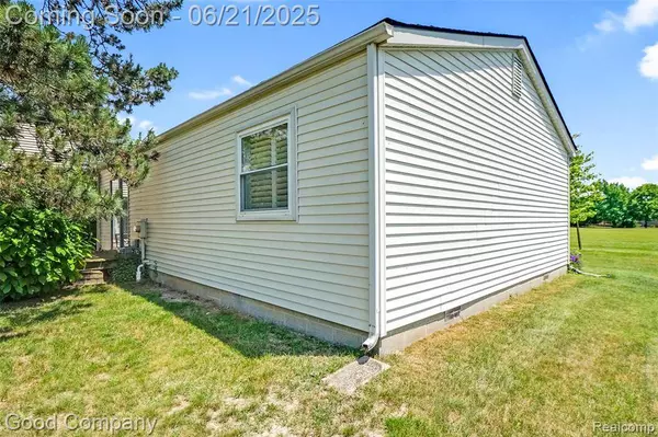 2826 Roundtree Drive, Troy, MI 48083