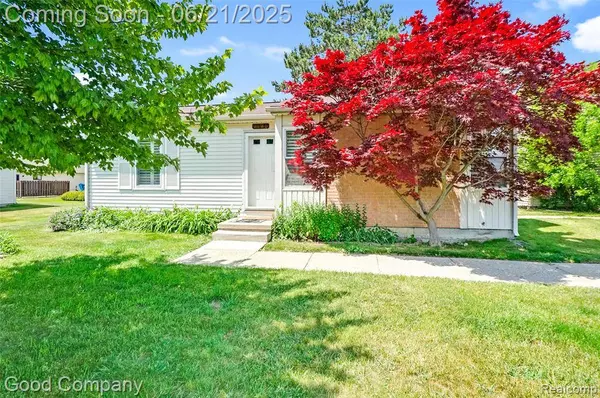 2826 Roundtree Drive, Troy, MI 48083