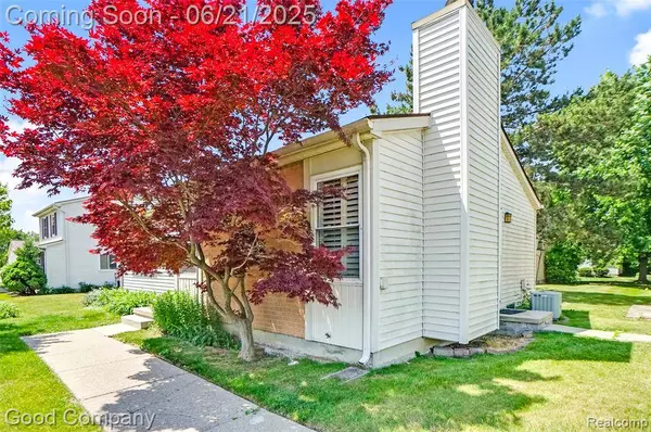 2826 Roundtree Drive, Troy, MI 48083