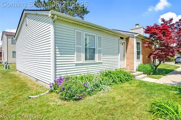 2826 Roundtree Drive, Troy, MI 48083