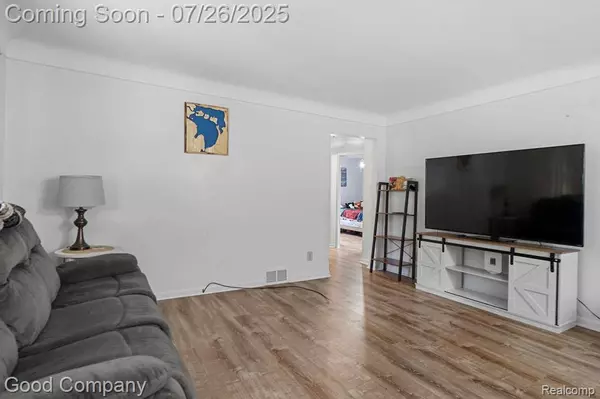 27318 Grant Street, St. Clair Shores, MI 48081