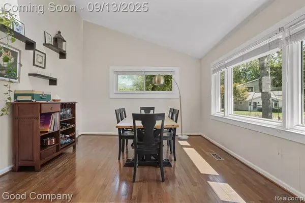 1299 Catalpa Drive, Rochester, MI 48307