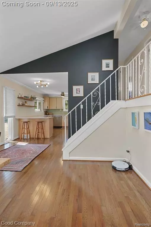 1299 Catalpa Drive, Rochester, MI 48307