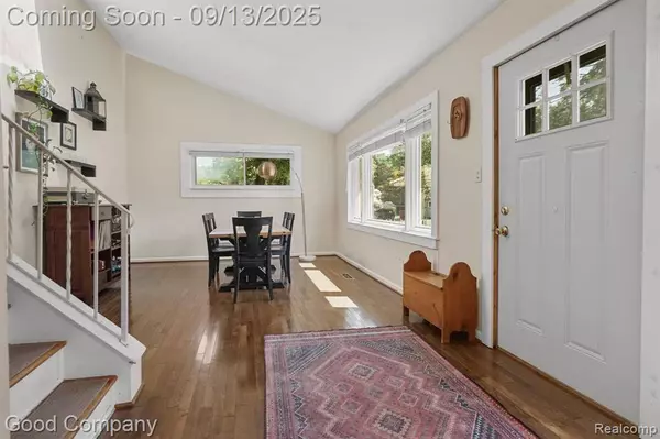 1299 Catalpa Drive, Rochester, MI 48307