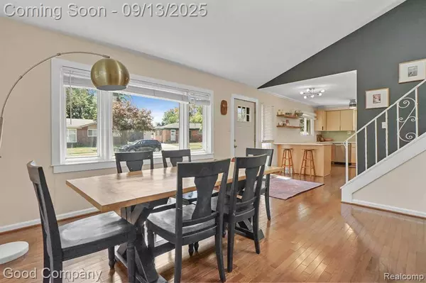 1299 Catalpa Drive, Rochester, MI 48307