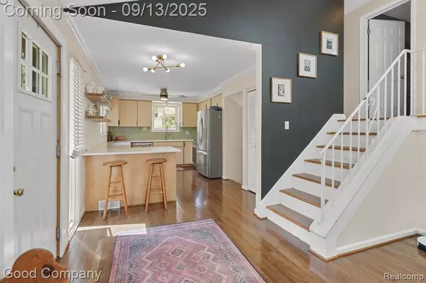 1299 Catalpa Drive, Rochester, MI 48307