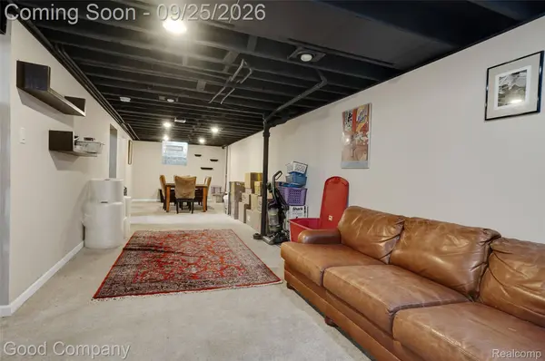 32551 Halmich DR, Warren, MI 48092