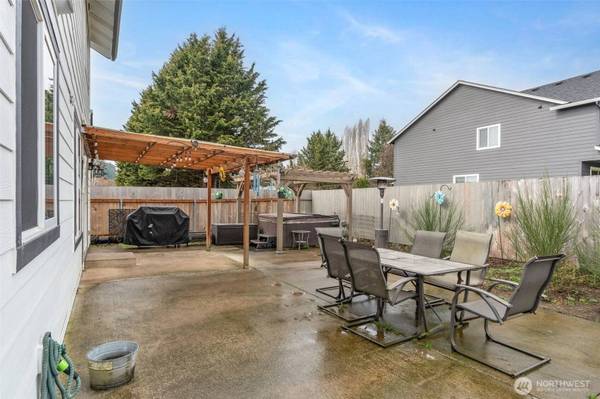404 E Valley ST, Yacolt, WA 98675