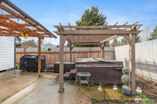 404 E Valley ST, Yacolt, WA 98675