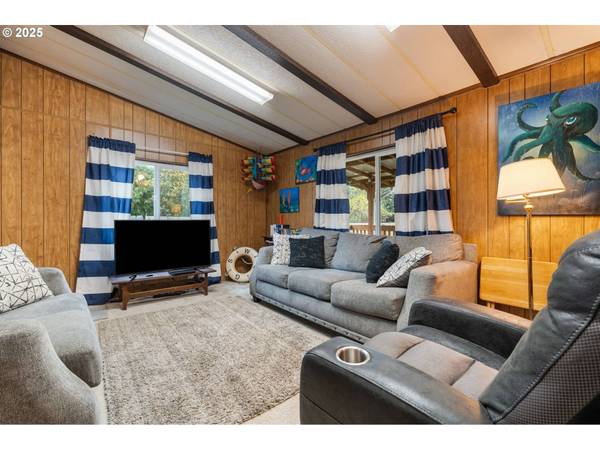 27310 RIDGE AVE, Ocean Park, WA 98640