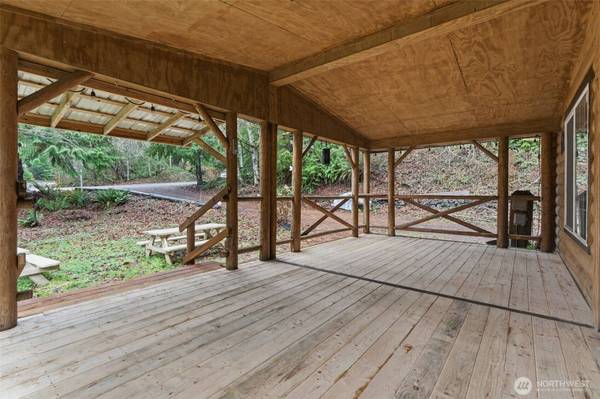 101 N Duckabush DR N, Hoodsport, WA 98548