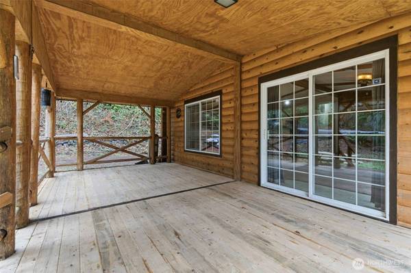 101 N Duckabush DR N, Hoodsport, WA 98548