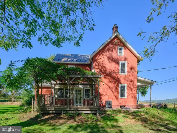 865 SHERERS HILL RD, Riegelsville, PA 18077