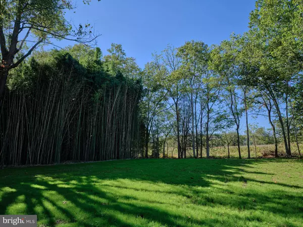 865 SHERERS HILL RD, Riegelsville, PA 18077