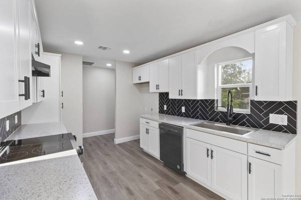 2210 Crockett, San Antonio, TX 78202