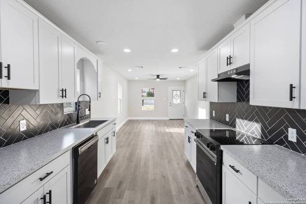 2210 Crockett, San Antonio, TX 78202