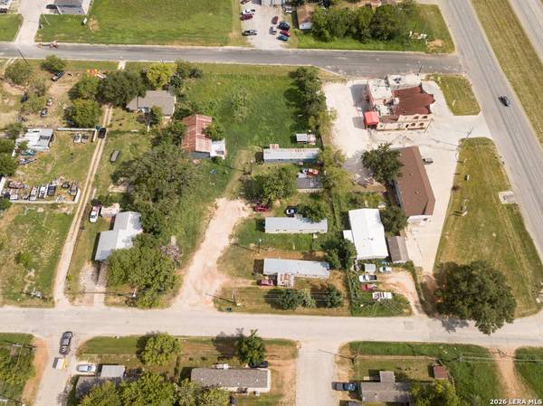 1804 Sutherland Springs, Floresville, TX 78114