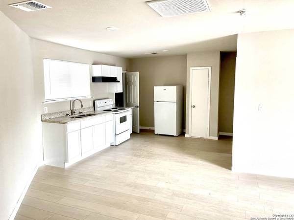 715 New Laredo Hwy, San Antonio, TX 78211