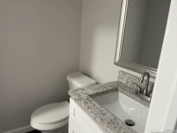715 New Laredo Hwy, San Antonio, TX 78211