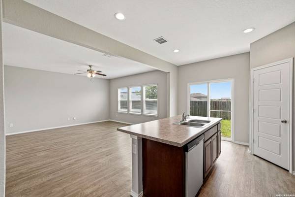 13016 Lineberry, St Hedwig, TX 78152