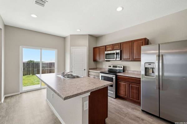 13016 Lineberry, St Hedwig, TX 78152