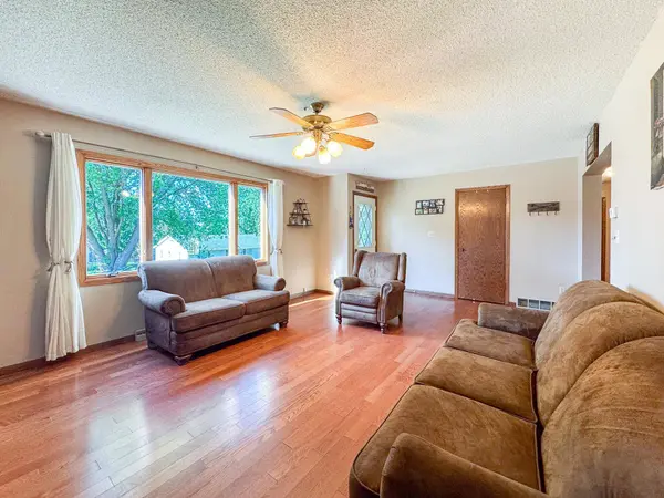 307 Hilltop DR, Goodhue, MN 55027
