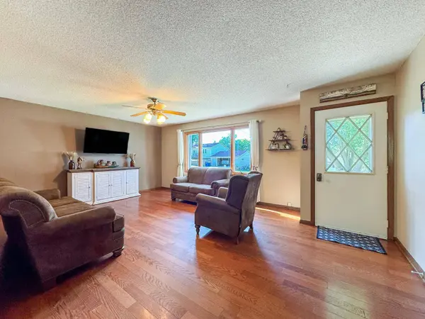 307 Hilltop DR, Goodhue, MN 55027