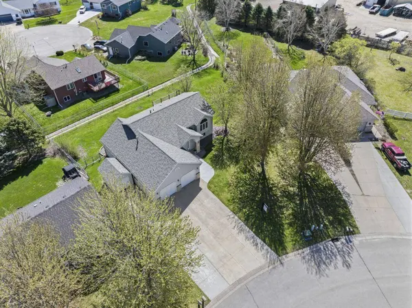 465 8th ST SW, Plainview, MN 55964