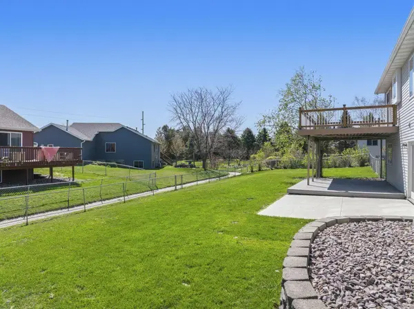 465 8th ST SW, Plainview, MN 55964