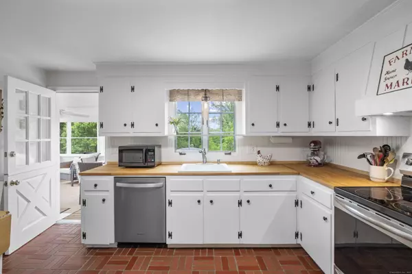 98 Whisconier Road, Brookfield, CT 06804