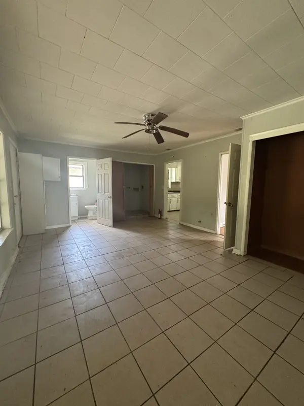 2449 Midway St, Shreveport, LA 71108-2113