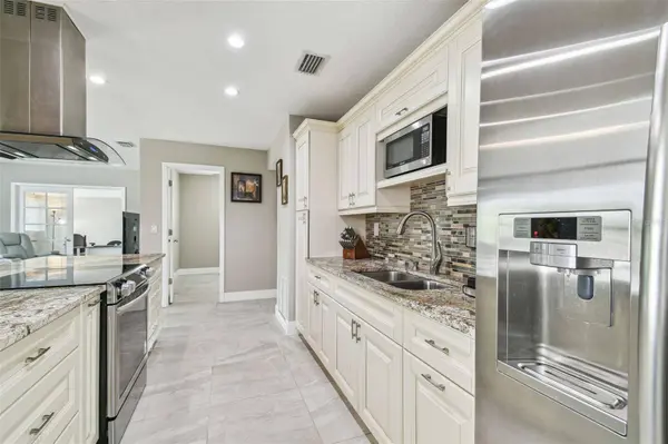 8006 TANGLEWOOD LN, Tampa, FL 33615