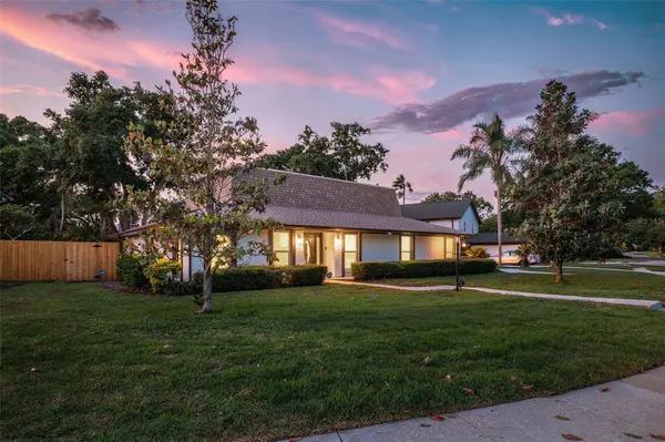 13313 GOLF CREST CIR, Tampa, FL 33618