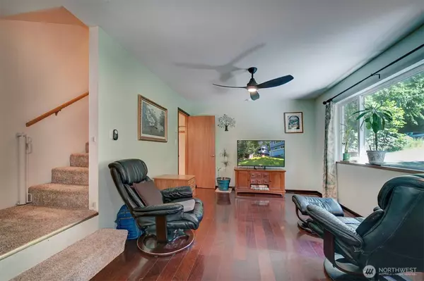 22305 Apollo DR NE, Poulsbo, WA 98370