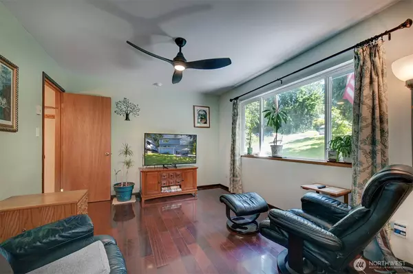 22305 Apollo DR NE, Poulsbo, WA 98370