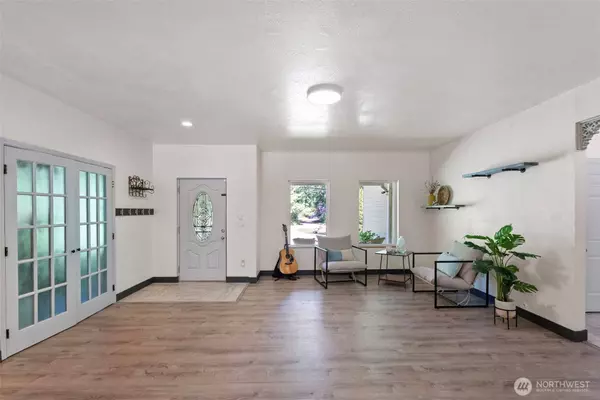 3779 NE Wagon Wheel LN, Poulsbo, WA 98370