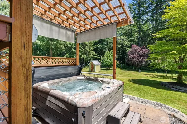 3779 NE Wagon Wheel LN, Poulsbo, WA 98370