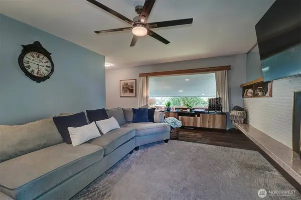 1112 N Cambrian AVE, Bremerton, WA 98312