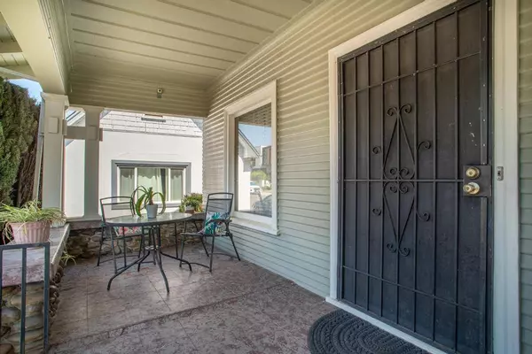 1027 Yale ST, Sacramento, CA 95818