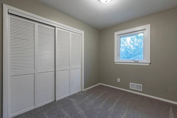 2411 18 1/2 ST NW, Rochester, MN 55901