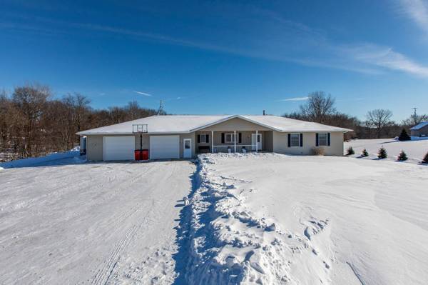 57618 205th AVE, Plainview, MN 55964
