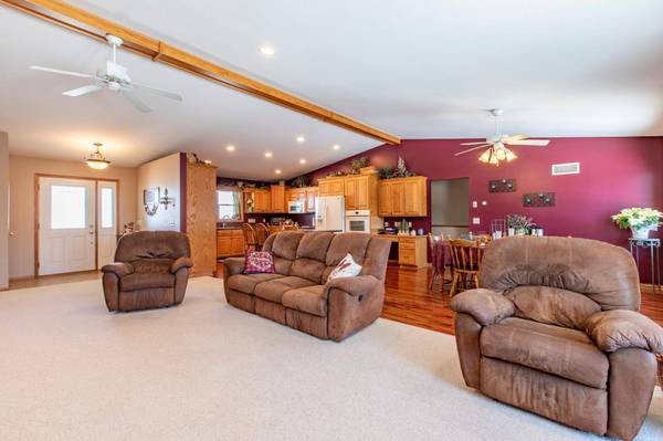 57618 205th AVE, Plainview, MN 55964