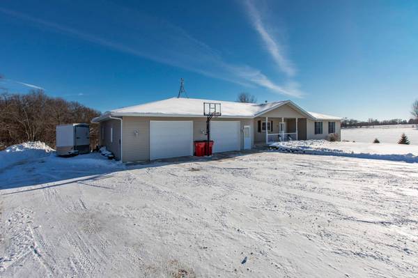 57618 205th AVE, Plainview, MN 55964