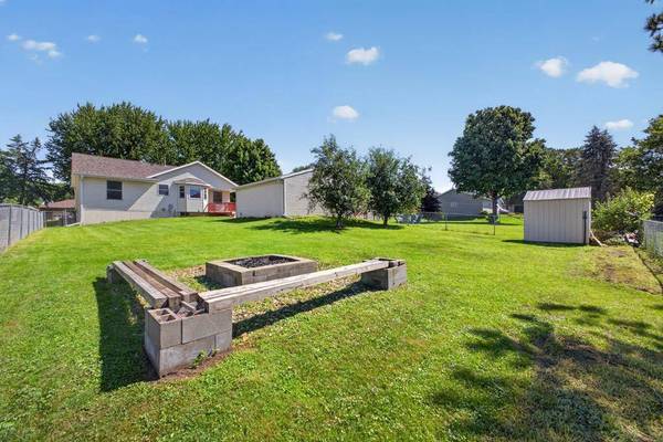 3704 Strathmore LN SE, Rochester, MN 55904
